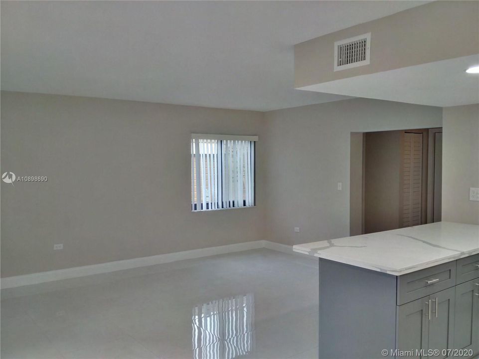 最近售出: $185,000 (2 贝兹, 1 浴室, 1000 平方英尺)