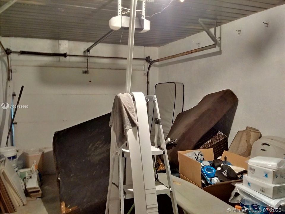 最近售出: $185,000 (2 贝兹, 1 浴室, 1000 平方英尺)