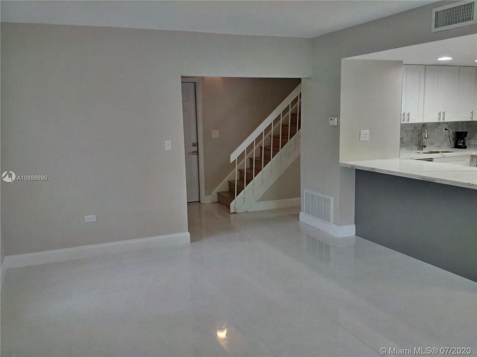 最近售出: $185,000 (2 贝兹, 1 浴室, 1000 平方英尺)