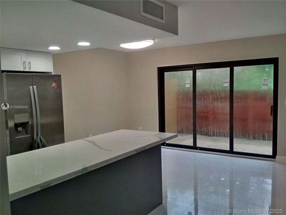 最近售出: $185,000 (2 贝兹, 1 浴室, 1000 平方英尺)