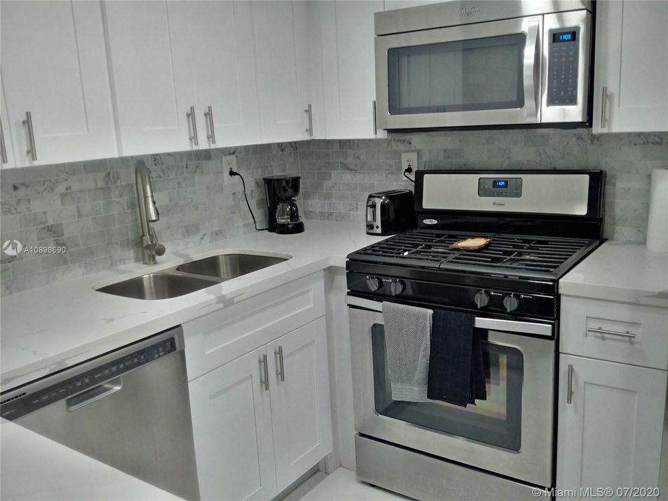 最近售出: $185,000 (2 贝兹, 1 浴室, 1000 平方英尺)