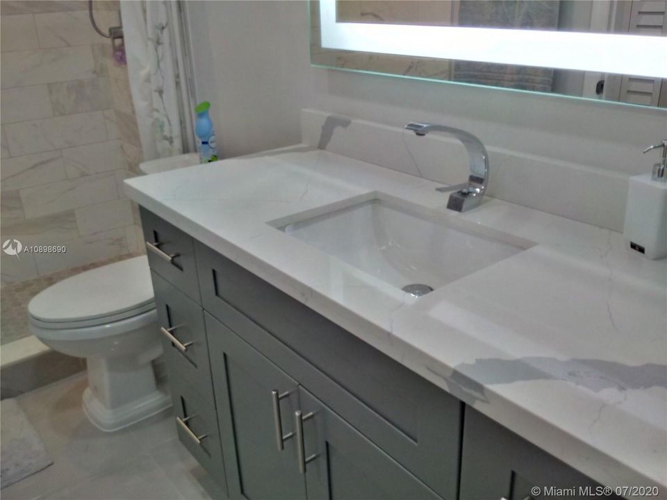 最近售出: $185,000 (2 贝兹, 1 浴室, 1000 平方英尺)