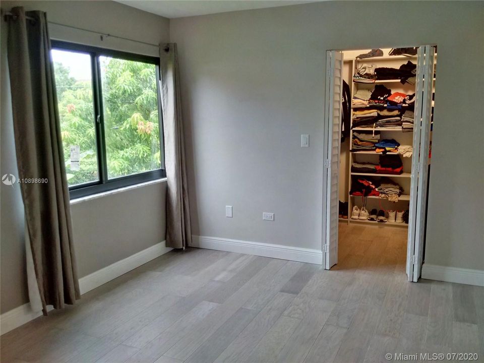 最近售出: $185,000 (2 贝兹, 1 浴室, 1000 平方英尺)