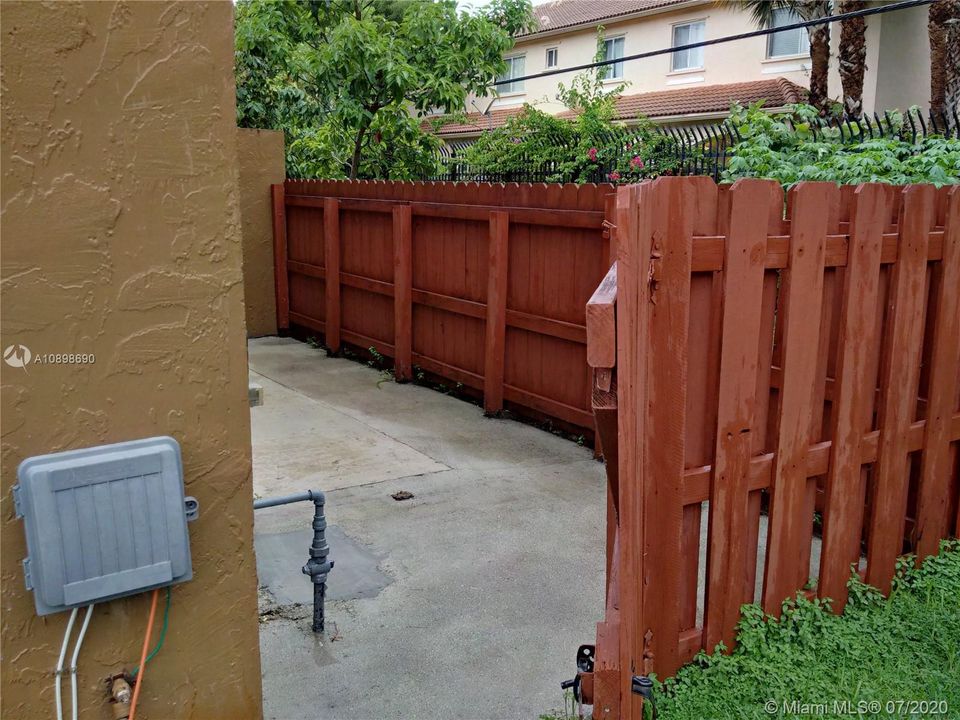 最近售出: $185,000 (2 贝兹, 1 浴室, 1000 平方英尺)