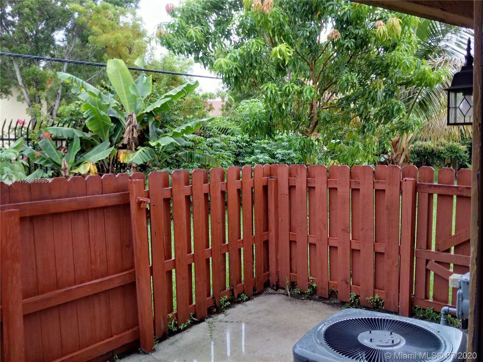 最近售出: $185,000 (2 贝兹, 1 浴室, 1000 平方英尺)