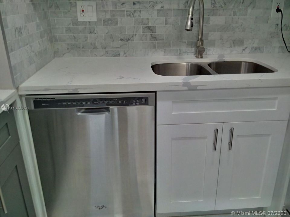 最近售出: $185,000 (2 贝兹, 1 浴室, 1000 平方英尺)