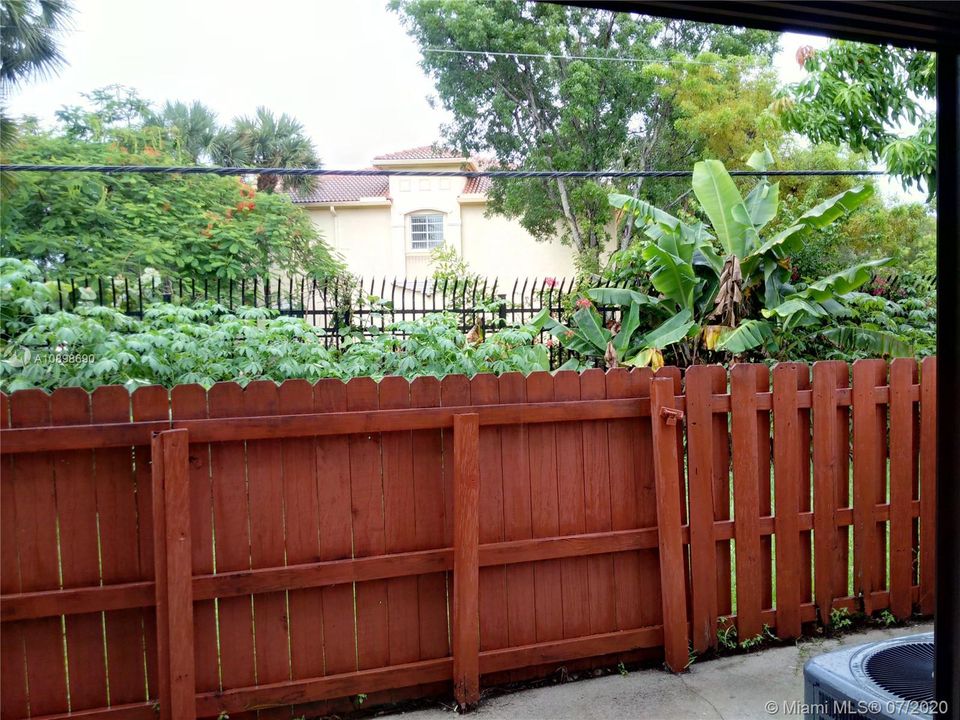 最近售出: $185,000 (2 贝兹, 1 浴室, 1000 平方英尺)