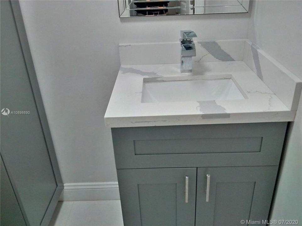 最近售出: $185,000 (2 贝兹, 1 浴室, 1000 平方英尺)