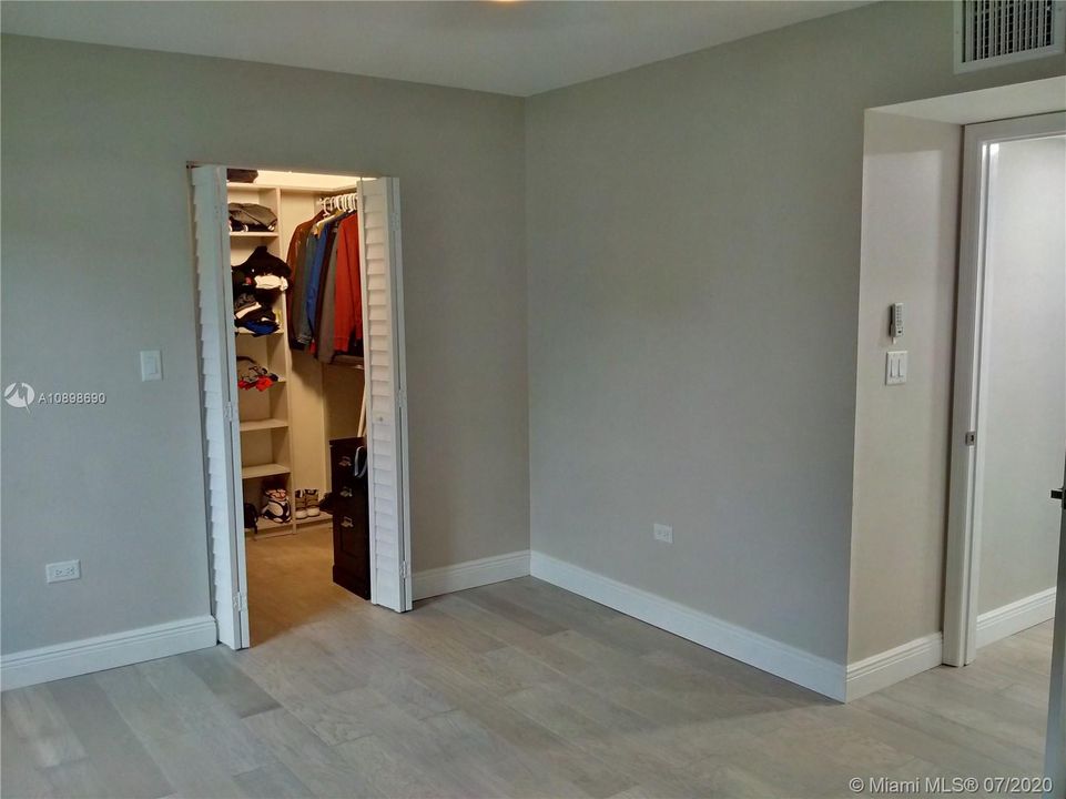 最近售出: $185,000 (2 贝兹, 1 浴室, 1000 平方英尺)