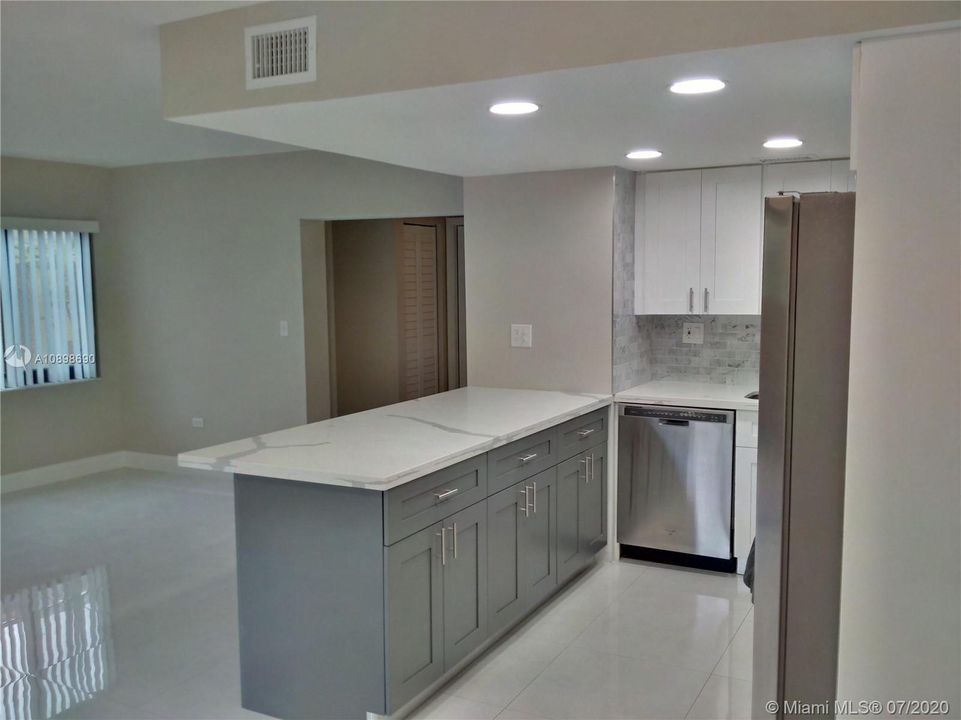 最近售出: $185,000 (2 贝兹, 1 浴室, 1000 平方英尺)