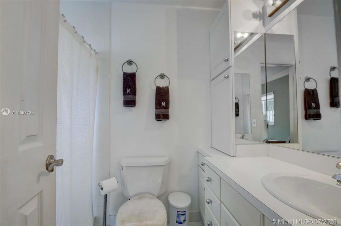 Vendido Recientemente: $380,000 (3 camas, 2 baños, 1493 Pies cuadrados)