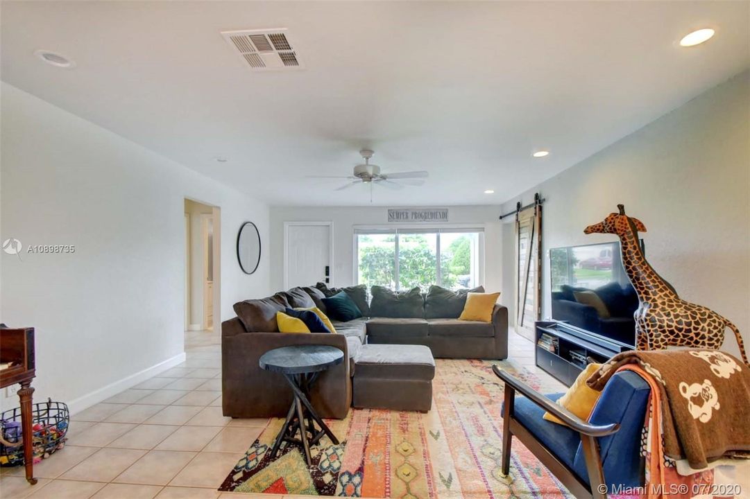 Vendido Recientemente: $380,000 (3 camas, 2 baños, 1493 Pies cuadrados)