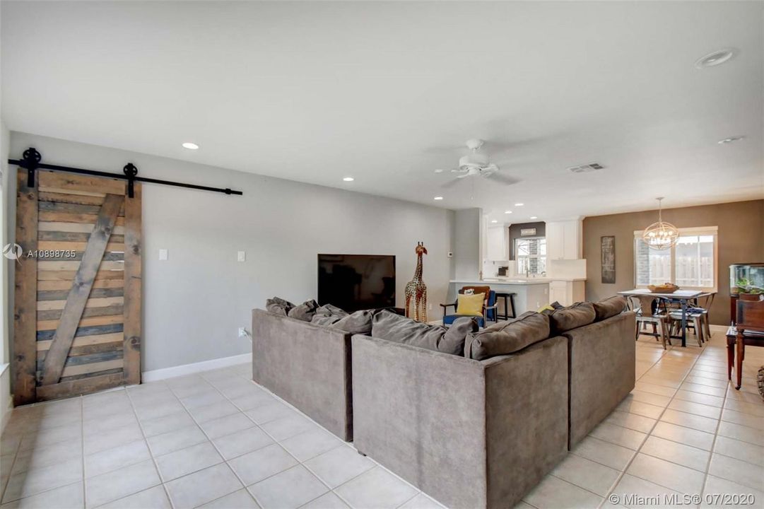 Vendido Recientemente: $380,000 (3 camas, 2 baños, 1493 Pies cuadrados)