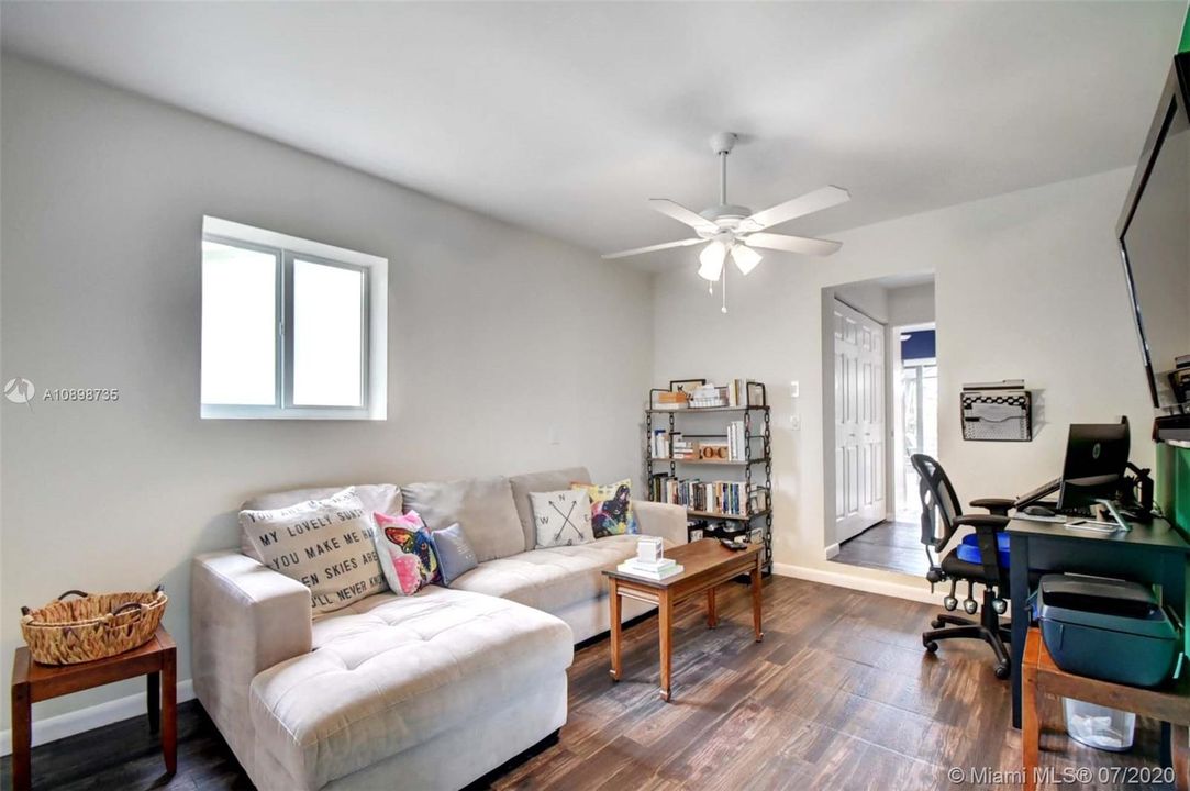 Vendido Recientemente: $380,000 (3 camas, 2 baños, 1493 Pies cuadrados)