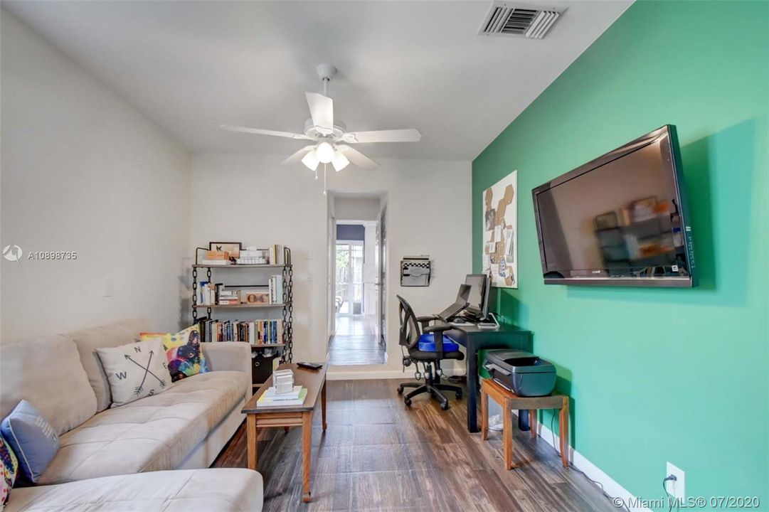 Vendido Recientemente: $380,000 (3 camas, 2 baños, 1493 Pies cuadrados)