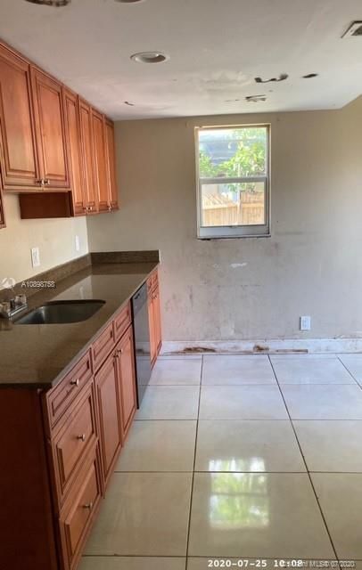 Vendido Recientemente: $175,000 (3 camas, 2 baños, 1389 Pies cuadrados)