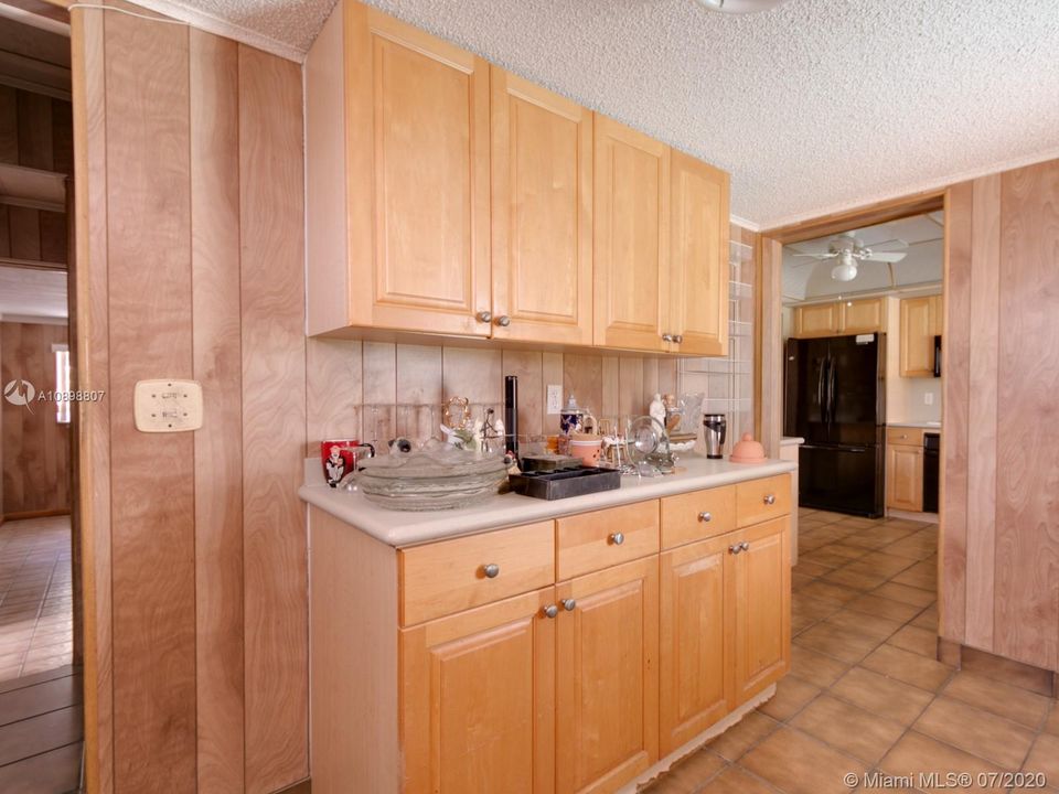 Недавно продано: $349,000 (3 спален, 3 ванн, 1949 Квадратных фут)