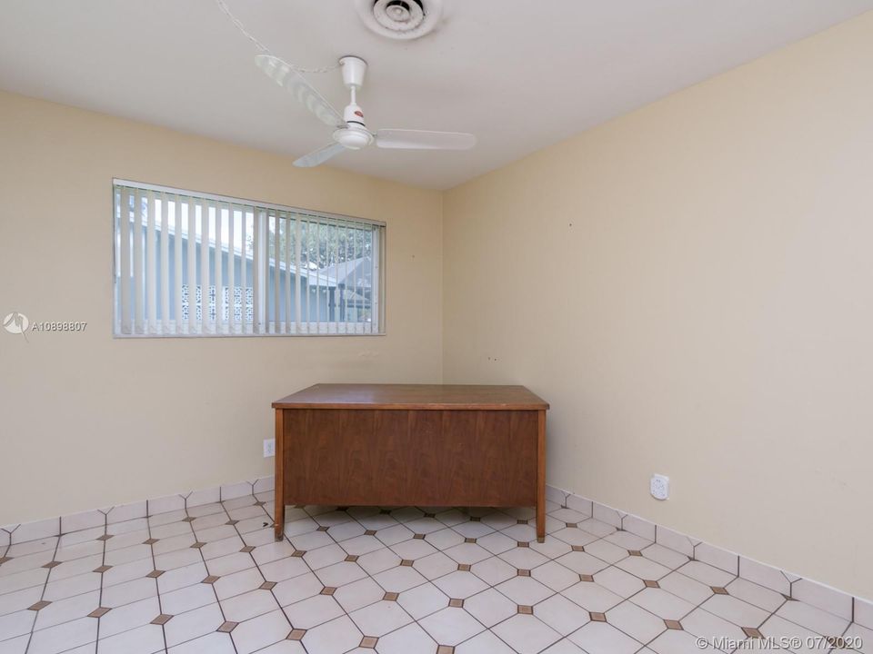 Недавно продано: $349,000 (3 спален, 3 ванн, 1949 Квадратных фут)