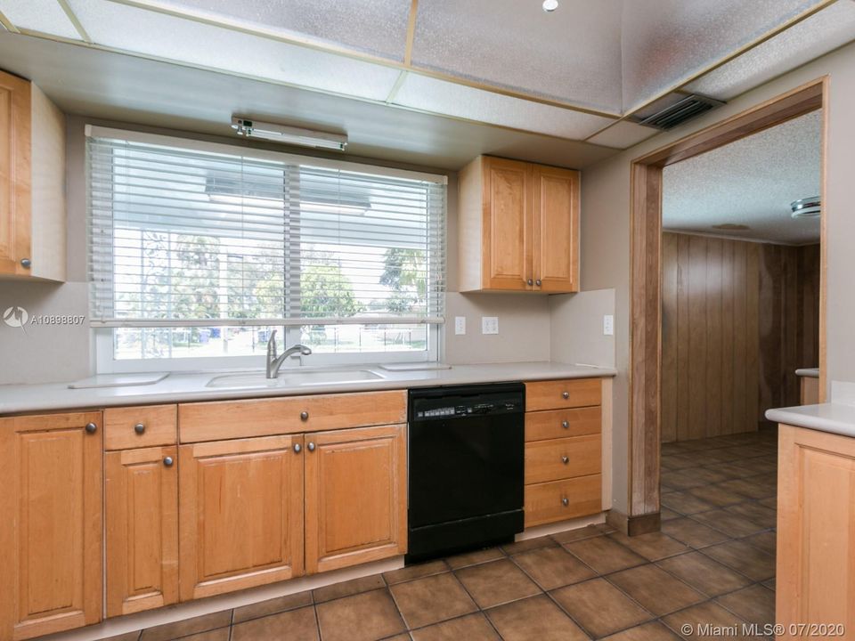 Недавно продано: $349,000 (3 спален, 3 ванн, 1949 Квадратных фут)