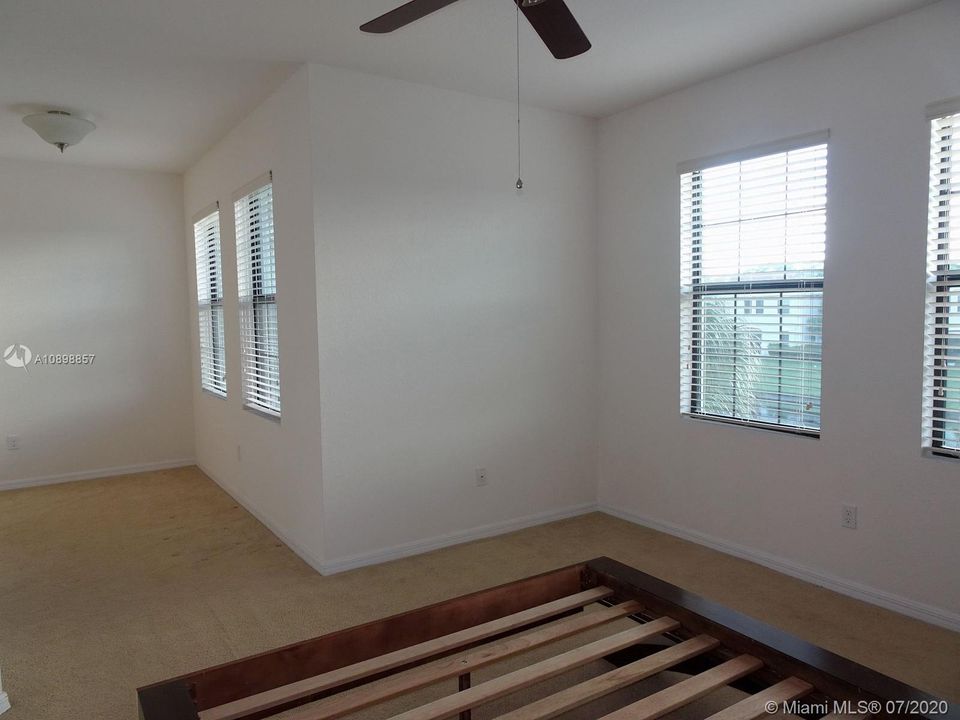 Vendido Recientemente: $335,000 (3 camas, 2 baños, 1856 Pies cuadrados)