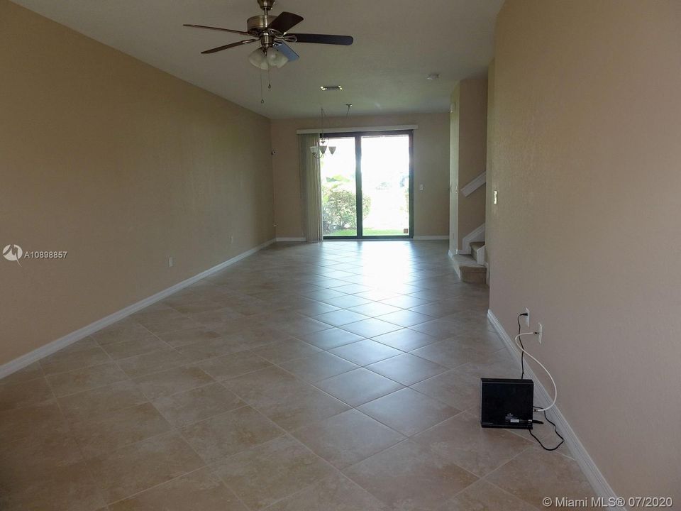 Vendido Recientemente: $335,000 (3 camas, 2 baños, 1856 Pies cuadrados)