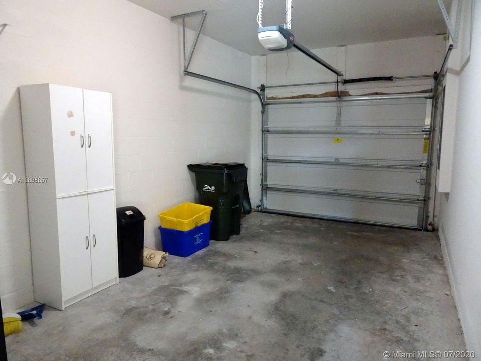 Vendido Recientemente: $335,000 (3 camas, 2 baños, 1856 Pies cuadrados)