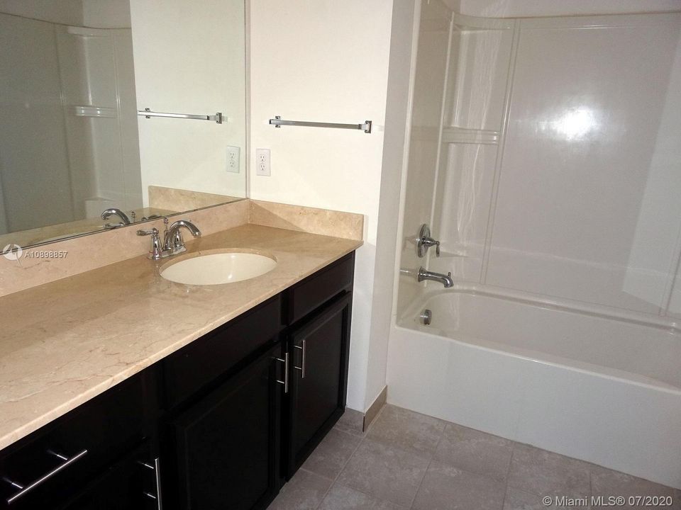 Vendido Recientemente: $335,000 (3 camas, 2 baños, 1856 Pies cuadrados)