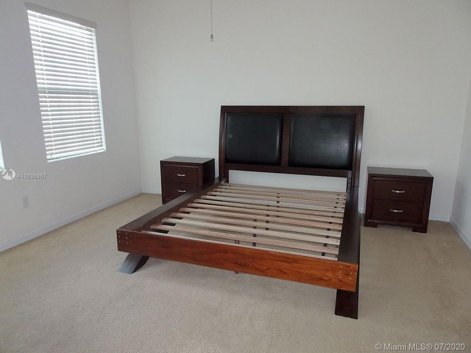 Vendido Recientemente: $335,000 (3 camas, 2 baños, 1856 Pies cuadrados)