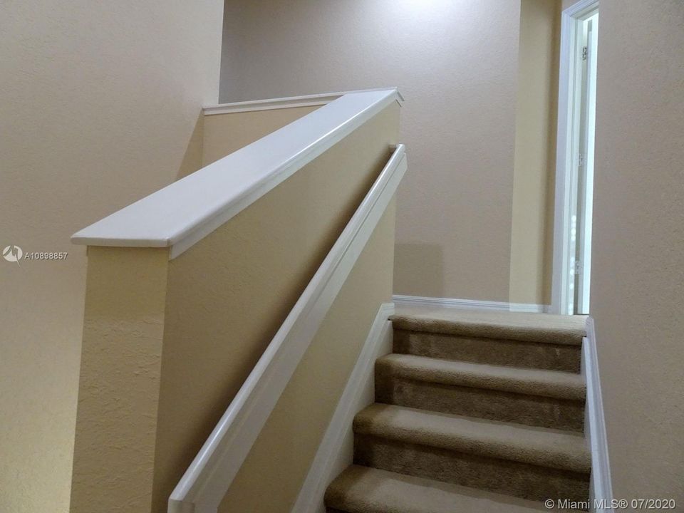 Vendido Recientemente: $335,000 (3 camas, 2 baños, 1856 Pies cuadrados)