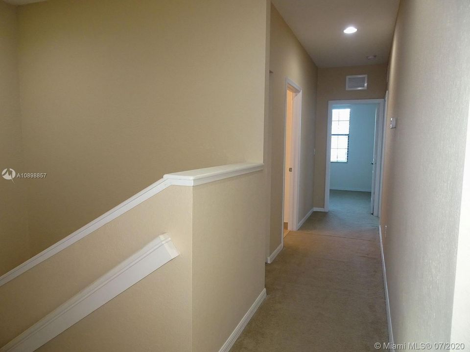 Vendido Recientemente: $335,000 (3 camas, 2 baños, 1856 Pies cuadrados)