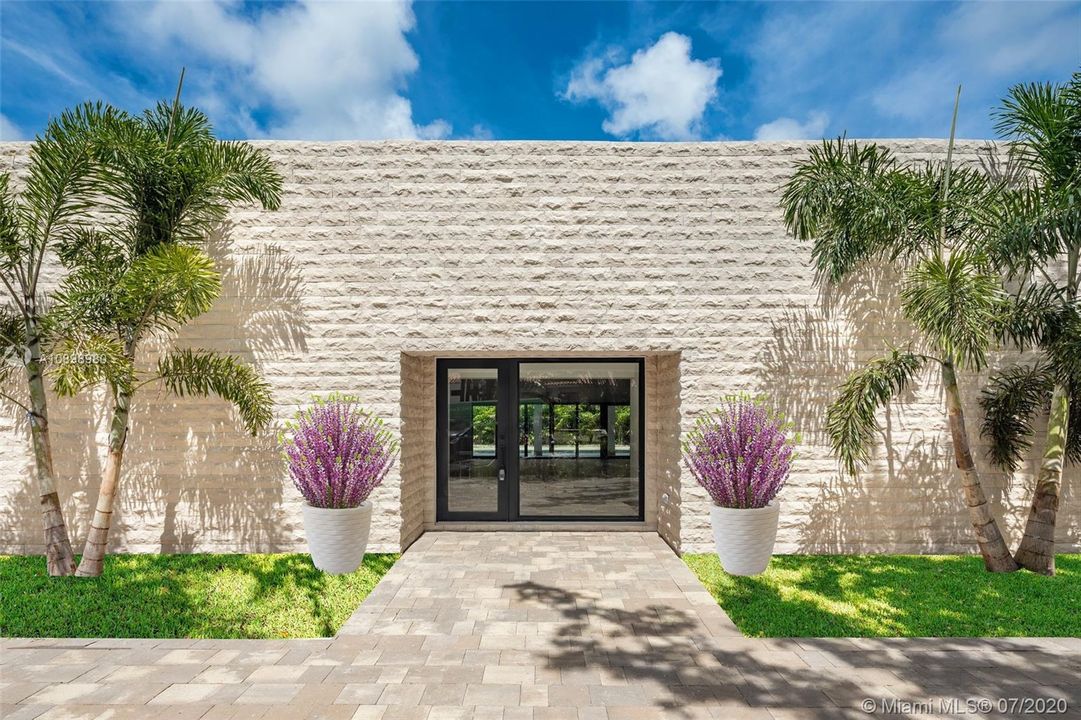 Recently Rented: $19,000 (6 beds, 6 baths, 2706 Square Feet)