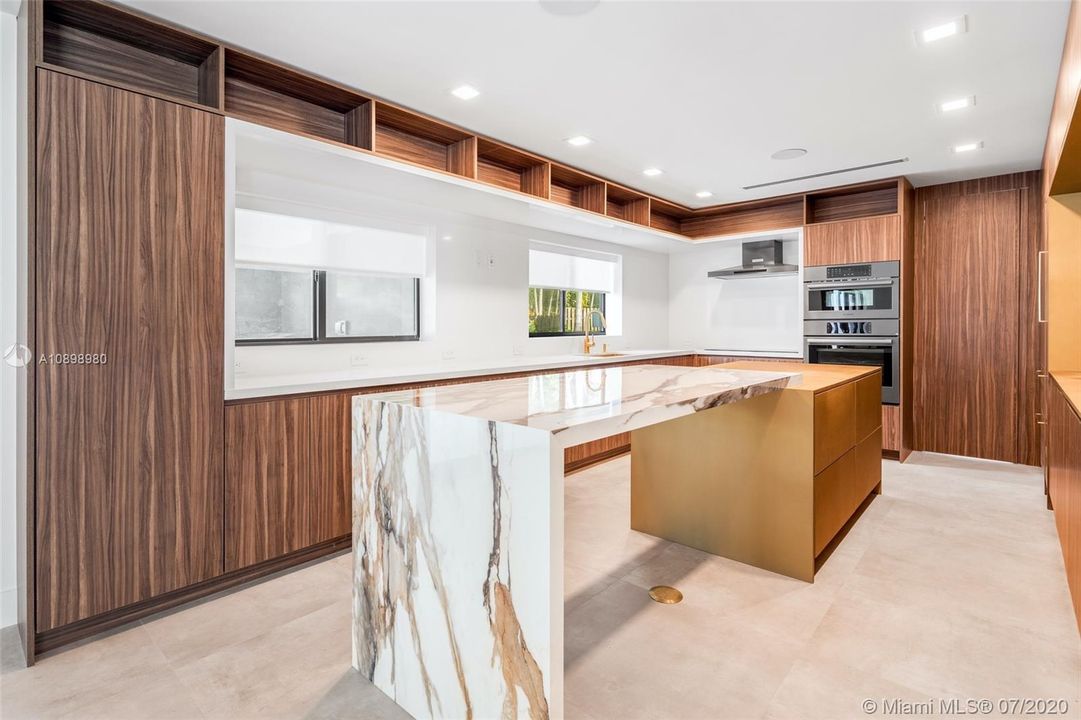 Recently Rented: $19,000 (6 beds, 6 baths, 2706 Square Feet)