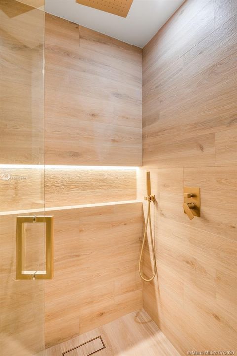 Recently Rented: $19,000 (6 beds, 6 baths, 2706 Square Feet)