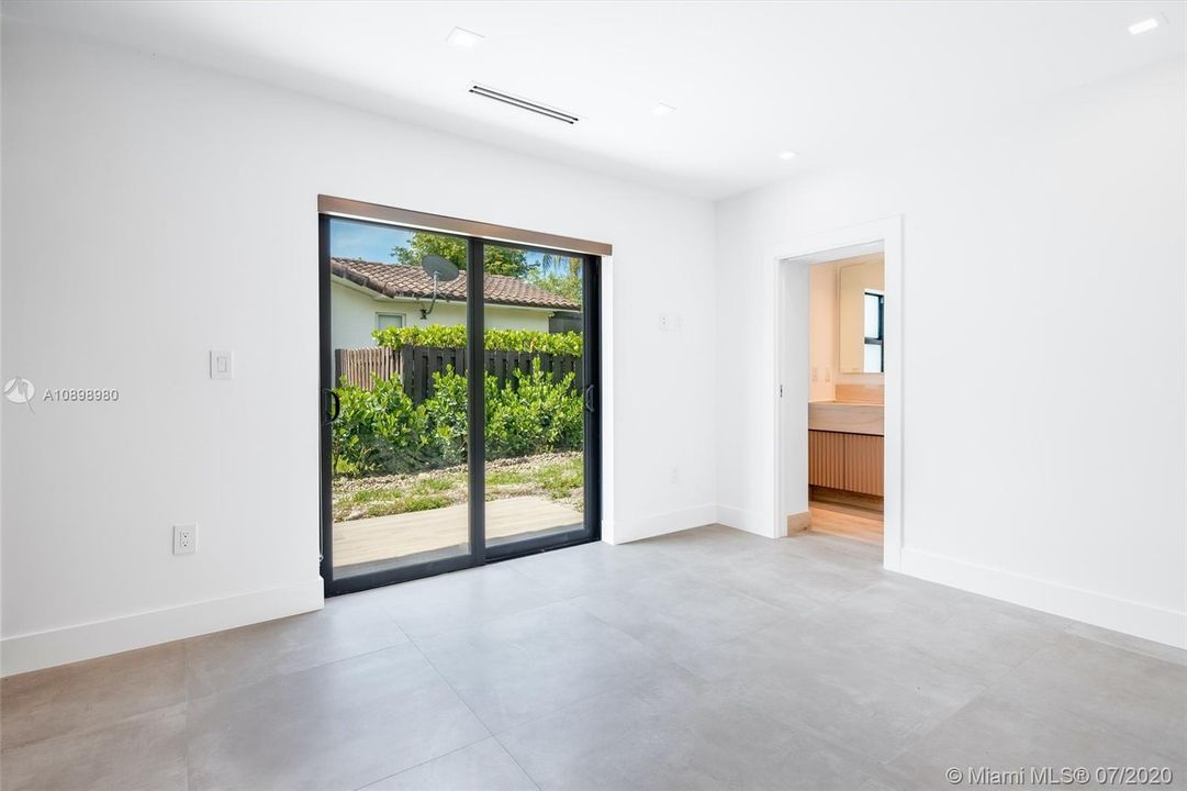 Recently Rented: $19,000 (6 beds, 6 baths, 2706 Square Feet)