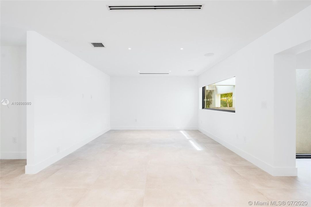 Recently Rented: $19,000 (6 beds, 6 baths, 2706 Square Feet)