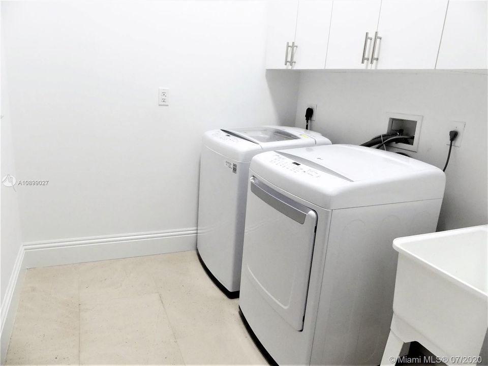 Recently Rented: $18,000 (5 beds, 5 baths, 4281 Square Feet)