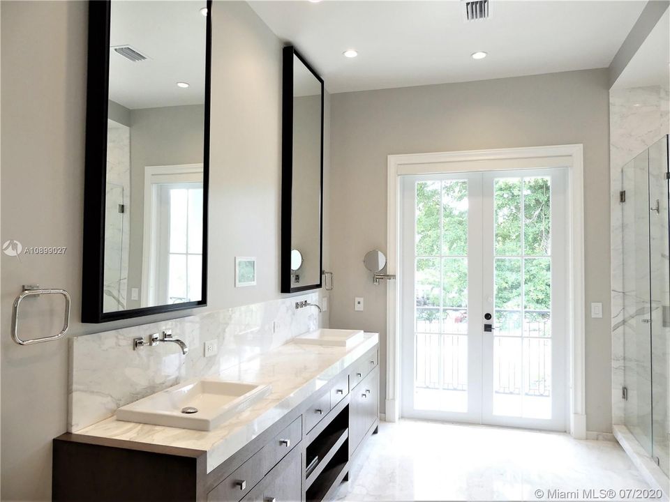 Recently Rented: $18,000 (5 beds, 5 baths, 4281 Square Feet)