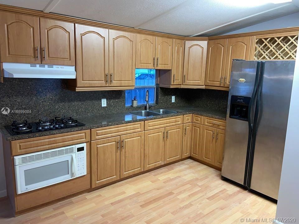 Vendido Recientemente: $81,900 (3 camas, 3 baños, 0 Pies cuadrados)