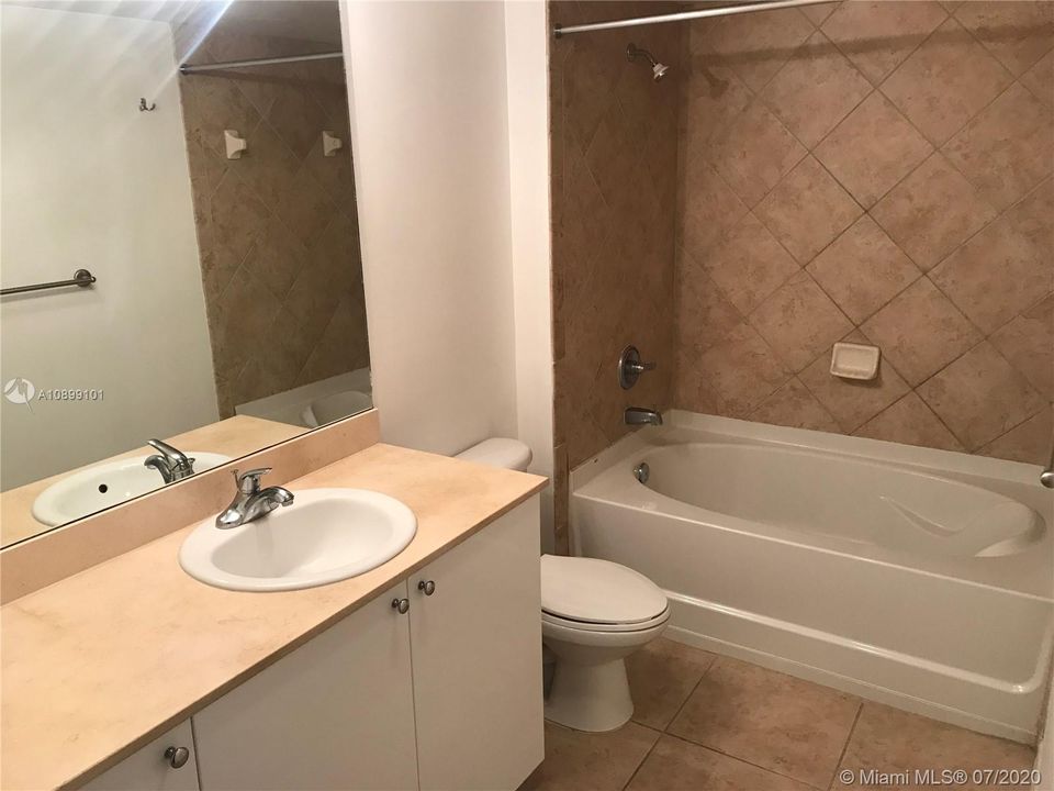 Недавно продано: $285,000 (2 спален, 2 ванн, 1114 Квадратных фут)