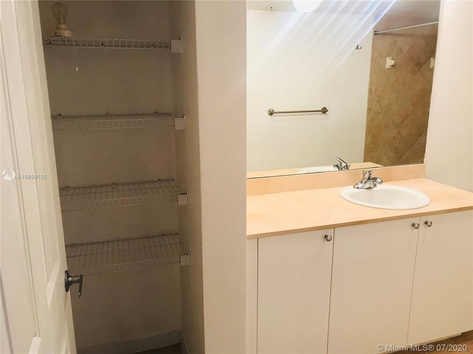 Недавно продано: $285,000 (2 спален, 2 ванн, 1114 Квадратных фут)