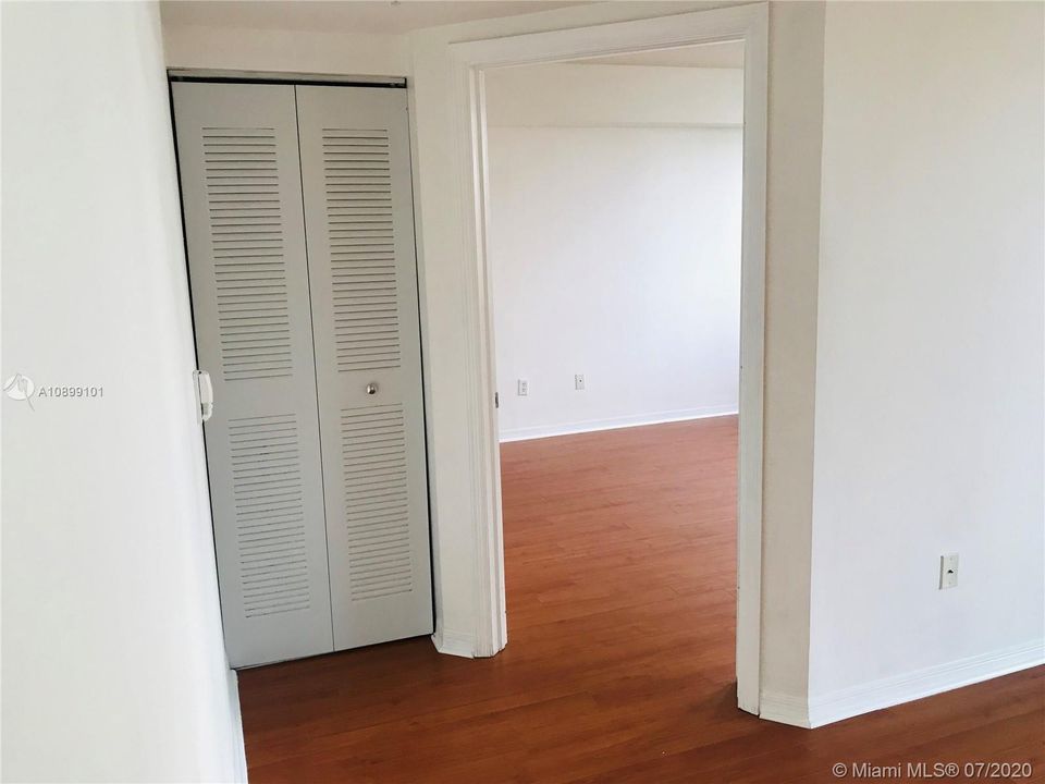 Недавно продано: $285,000 (2 спален, 2 ванн, 1114 Квадратных фут)