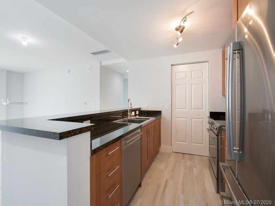 Vendido Recientemente: $481,525 (2 camas, 2 baños, 1111 Pies cuadrados)