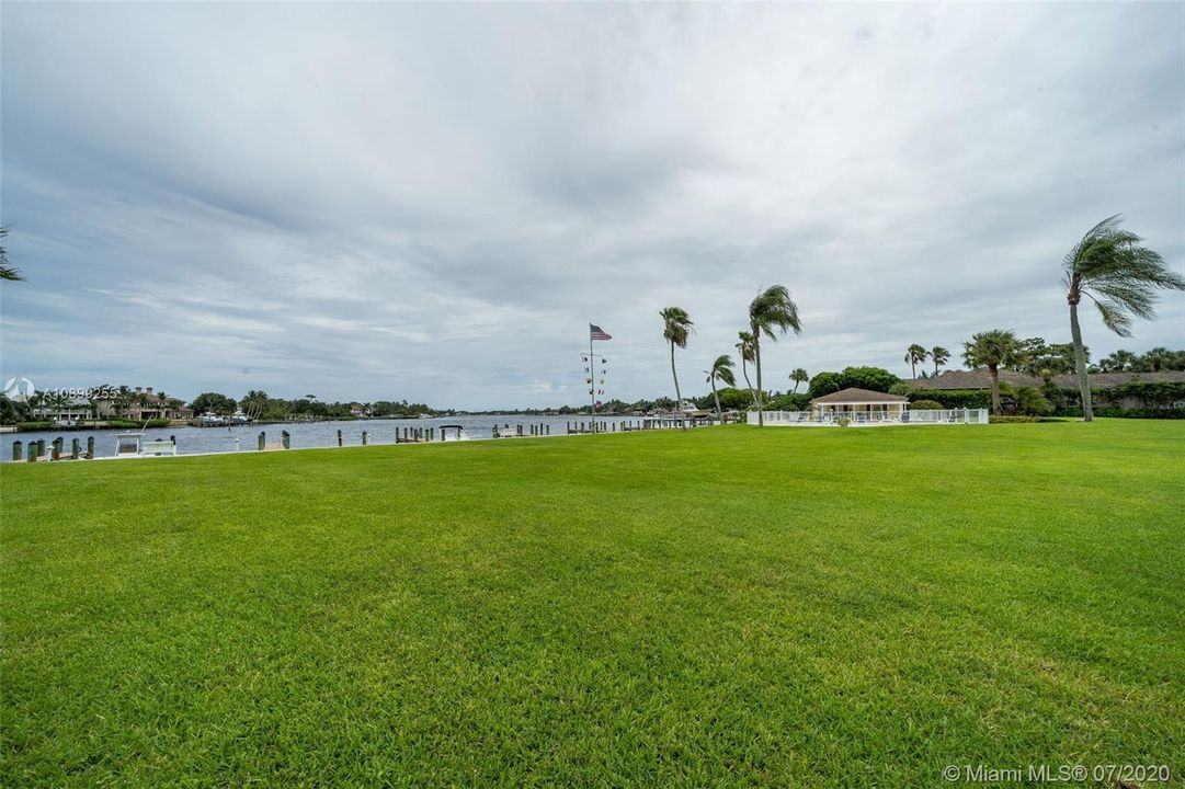 Recently Sold: $349,900 (2 beds, 2 baths, 750 Square Feet)