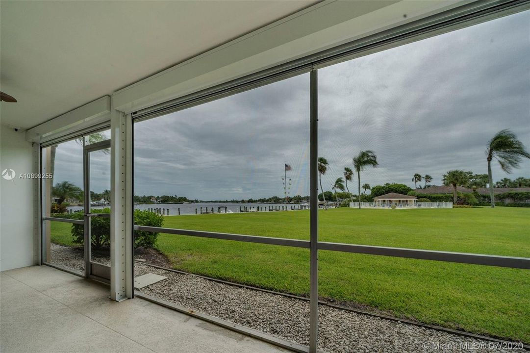 Recently Sold: $349,900 (2 beds, 2 baths, 750 Square Feet)