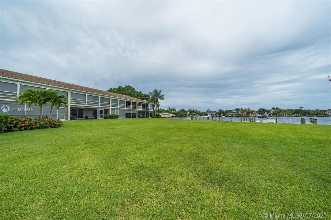Recently Sold: $349,900 (2 beds, 2 baths, 750 Square Feet)
