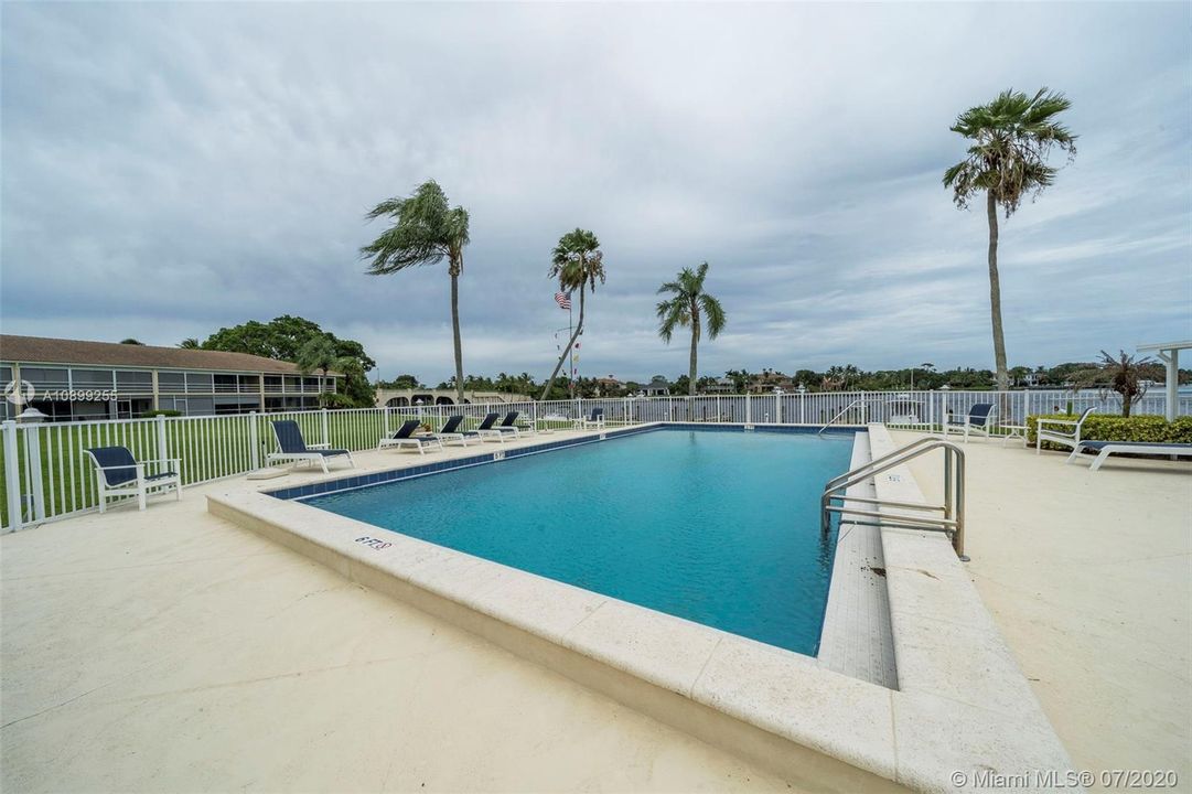 Recently Sold: $349,900 (2 beds, 2 baths, 750 Square Feet)