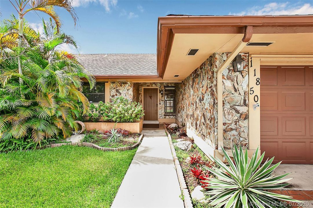Vendido Recientemente: $474,900 (4 camas, 2 baños, 2138 Pies cuadrados)