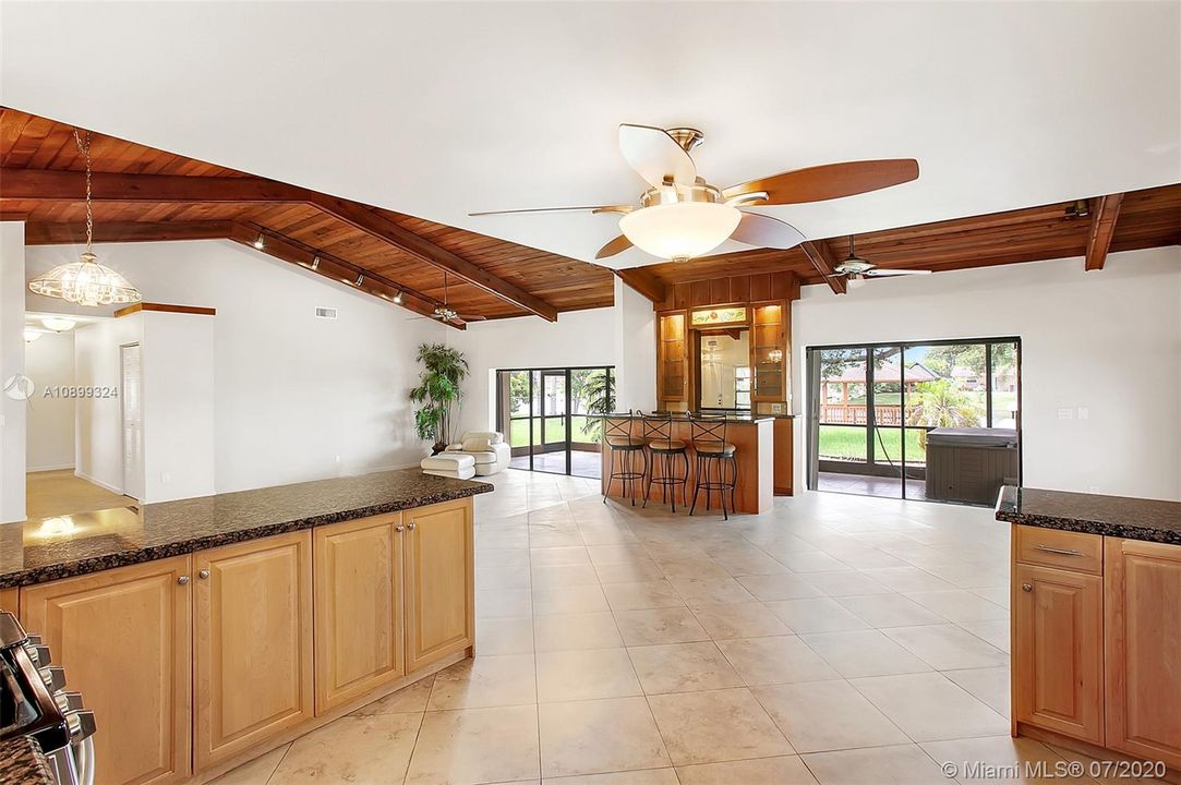 Vendido Recientemente: $474,900 (4 camas, 2 baños, 2138 Pies cuadrados)