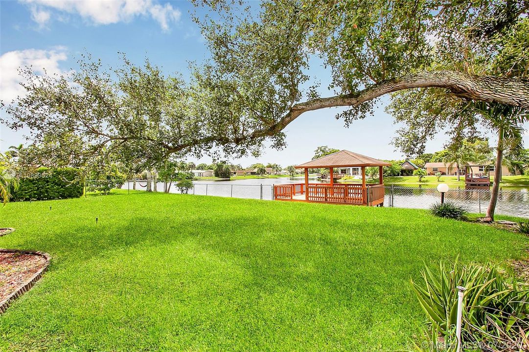 Vendido Recientemente: $474,900 (4 camas, 2 baños, 2138 Pies cuadrados)