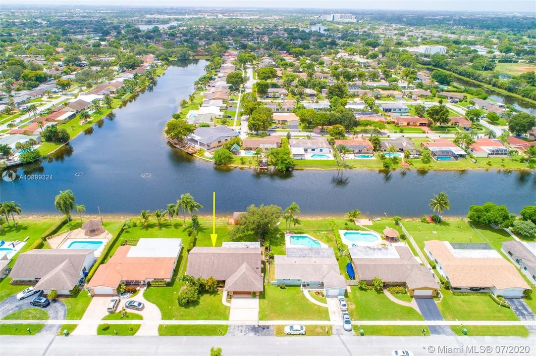 Vendido Recientemente: $474,900 (4 camas, 2 baños, 2138 Pies cuadrados)